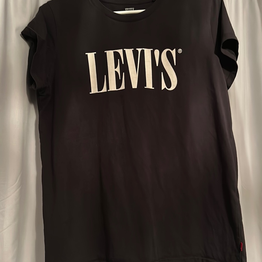 Women’s black Levi’s shirt